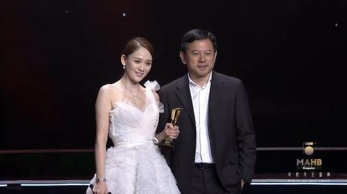 时尚先生盛典明星直播图来了！赵薇黑眼圈吓人，杨幂满脸倦容！