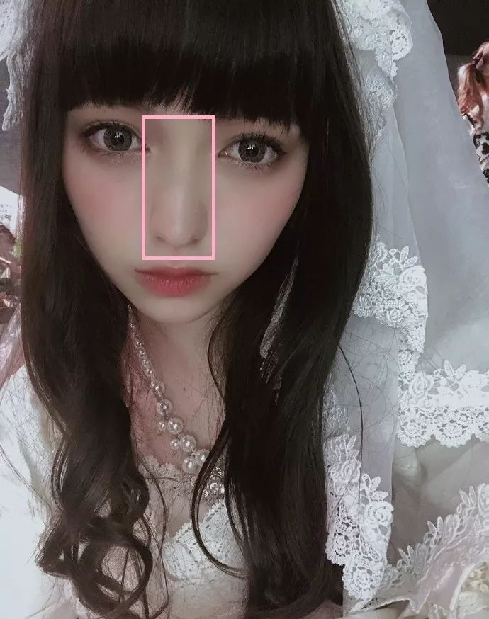日本爆红的洛丽塔美少女，真人版混血芭比，靠漫画眼成新晋宅男女神！