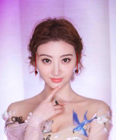 景甜新剧扮相是在cos60岁的刘晓庆吗？直接老成婆婆脸了惹···