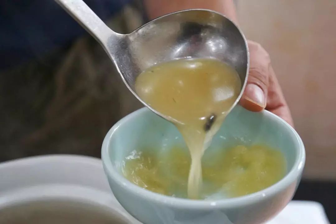 老社区里的大排档,随意的广东师傅和好吃的电饭煲焗鸡
