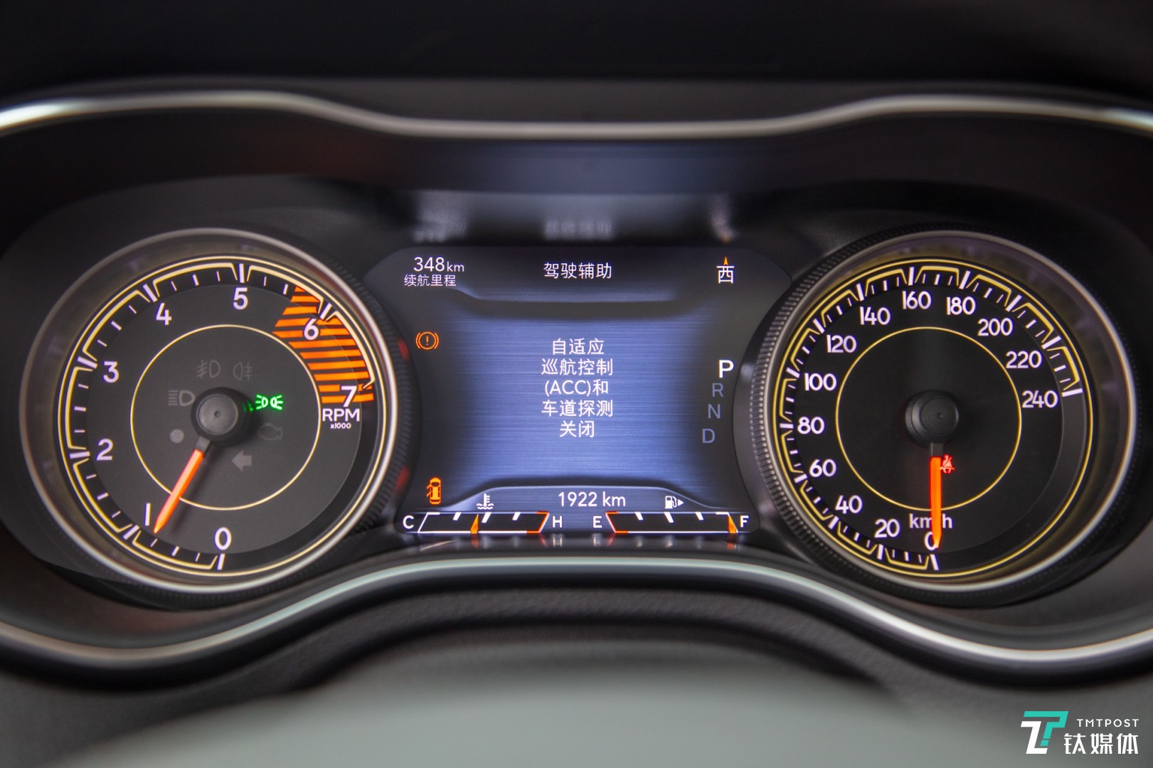 大灯开眼角，动力换新2.0T，试驾Jeep新自由光