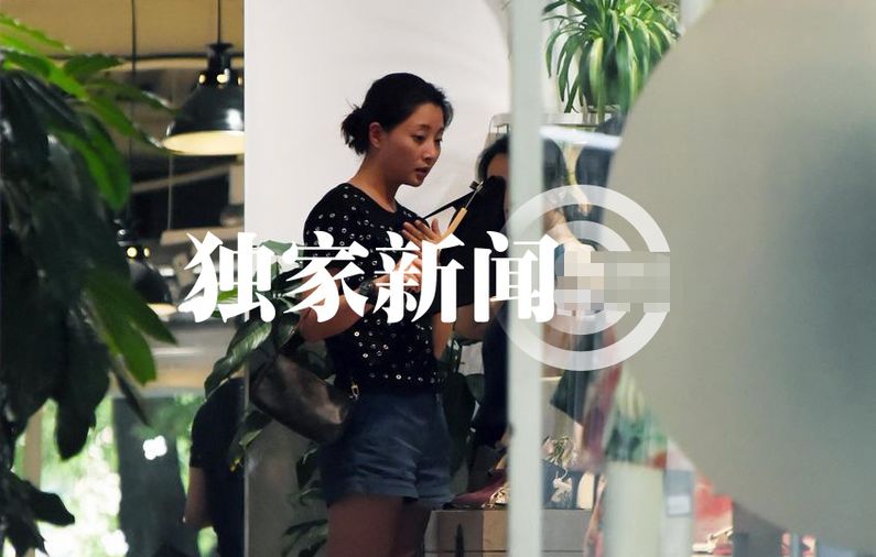 娱乐圈爱素颜的女星这么多，只有她敢对着偷拍镜头喊：拍漂亮点！