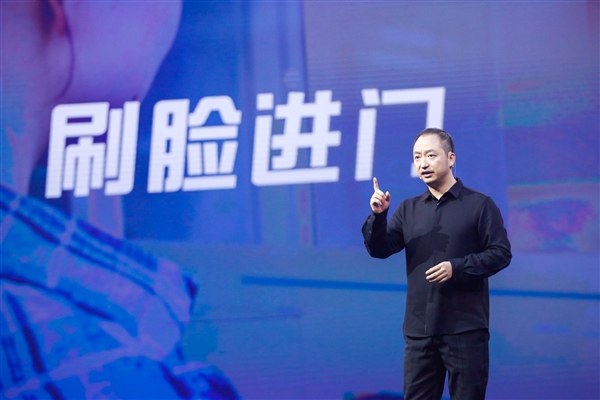 399元：钉钉新发人脸识别考勤机M1X 瞥一眼就打卡