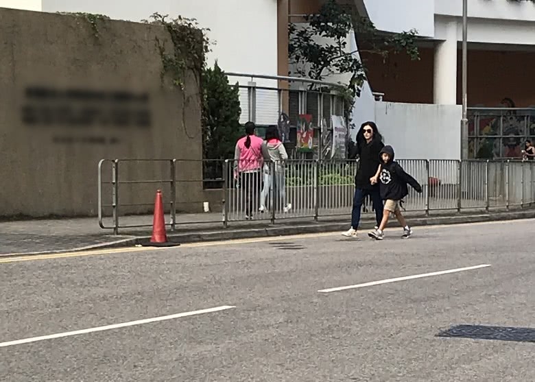 张柏芝全身心带儿子，粗壮大腿手臂展现“幸福肥”