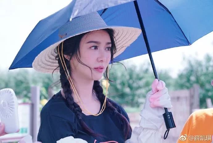 娱乐圈能KO阿娇不老神颜的，也就只有同为37岁的她了