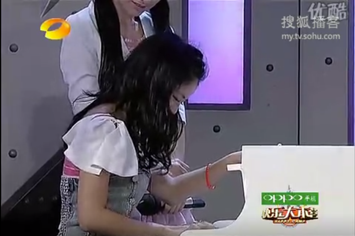 快女黄英晒1岁女儿学钢琴，江映蓉说了一句话，胆子太大了！