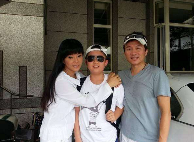 儿子获释返台狄莺情绪异常激动 孙安佐却是满脸淡然