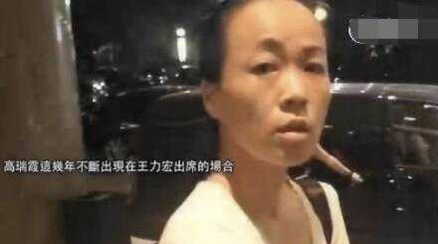 对待霸权都理性克制的韩雪，因为变态男当众发飙爆粗了！
