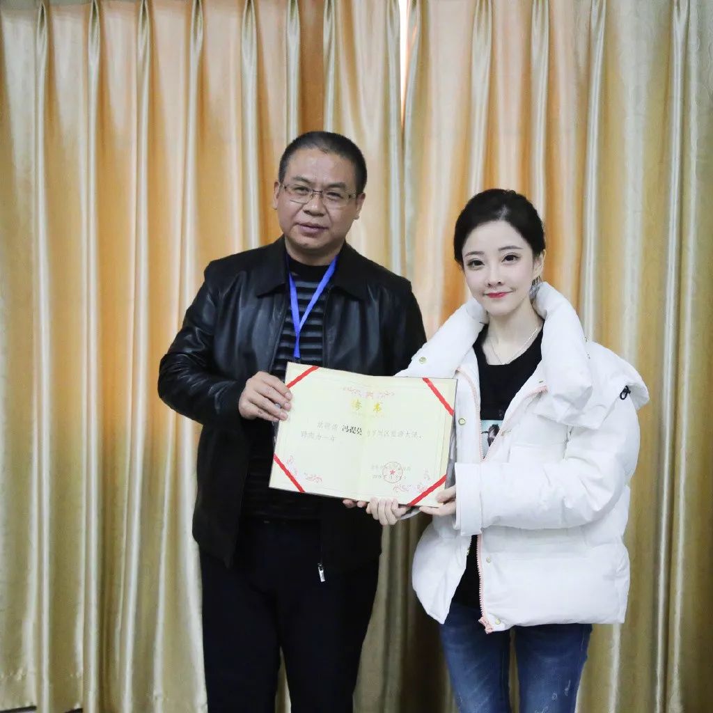 学猫叫红遍南韩，踢掉火箭少女，还扯上了张艺兴！斗鱼一姐真的火了？