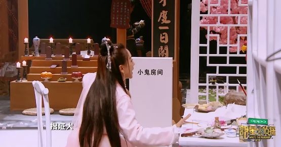 吴昕上演真香警告，首次做客《明侦》表现惊喜获网友大赞！