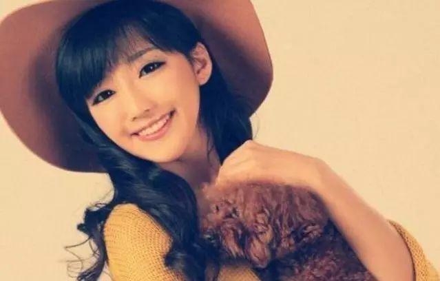 出道就演“万人迷”，25岁患上肿瘤和抑郁症，如今因整容脸走红