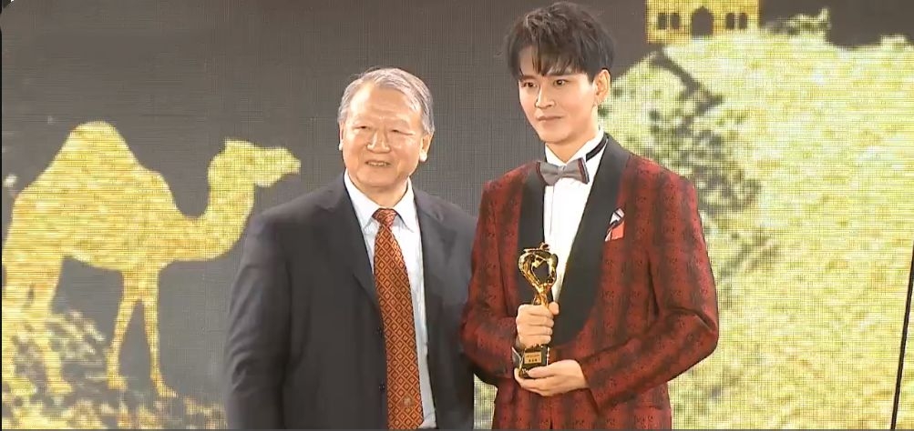 丝路凝聚力盛典现场:马苏久未亮相状态好,刘敏涛造型惊艳完胜!