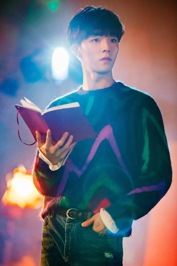 时髦不臃肿，被蔡徐坤、杨超越、吴谨言的毛衣疯狂种草