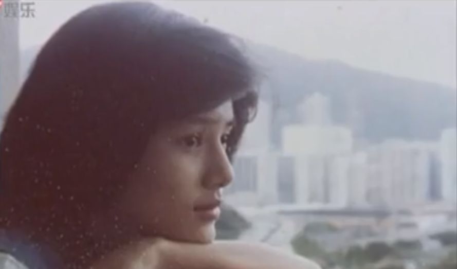 与大20岁离异富商相恋10年被抛弃，为此抑郁到自杀，能不能长点心？