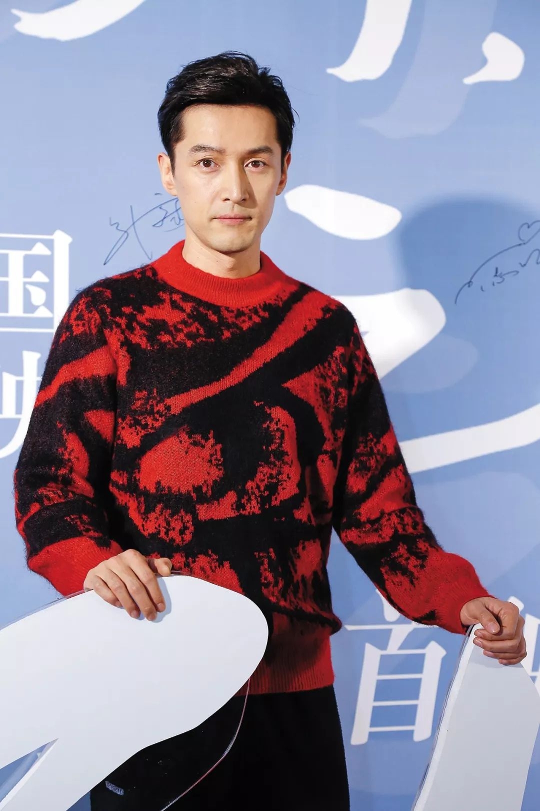 时髦不臃肿，被蔡徐坤、杨超越、吴谨言的毛衣疯狂种草