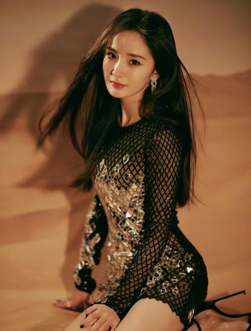 杨幂最近的红毯怎么了,就没穿过一件好看的衣服