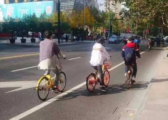 郑爽张恒又被偶遇! 郑爽停工和男友黏一起, 难道张恒也放长假了?