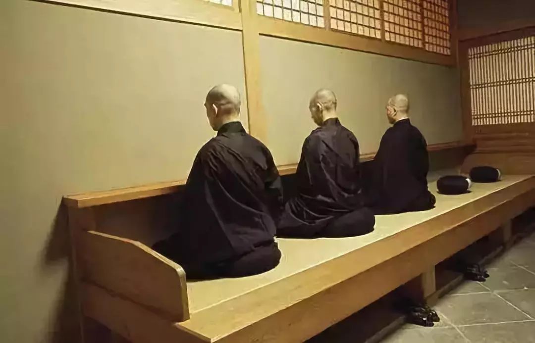 这个和尚，竟然是个公开出柜的美妆大师