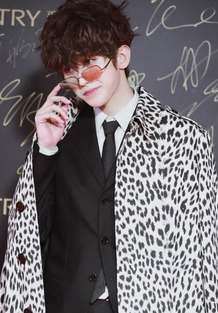 零下9度穿吊带裙的宋祖儿被夸碾压全场大小花，这妈妈桑发型认真的？