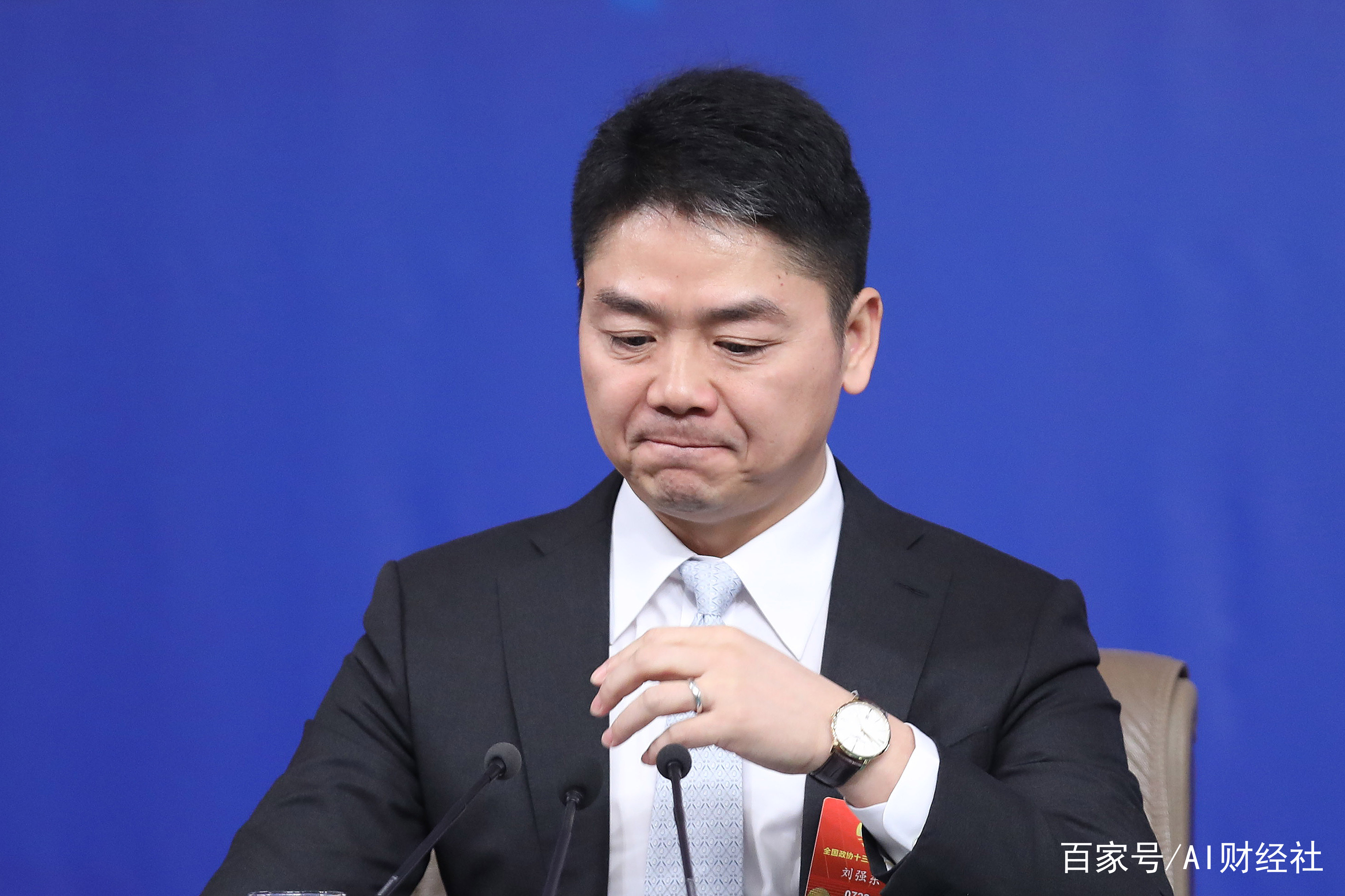 性侵案脱罪，刘强东回应后悔给妻子带来伤害，律师称女子索要钱财