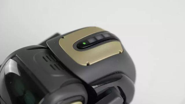 我每天费尽心思，就为了逗一个机器人开心……