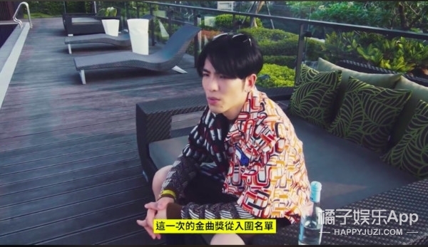 被他和流浪猫狗的故事感动了...