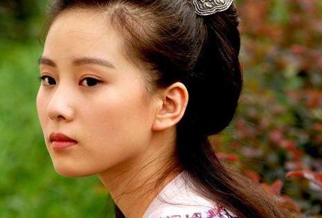 热巴最新直播自爆从小到大最自卑的颜值bug！竟然不是鼻子…