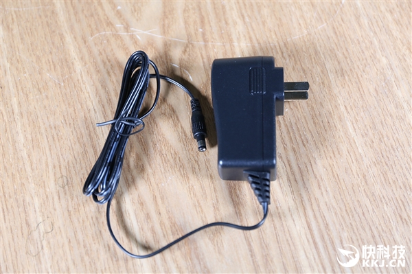 60秒组建VPN：蒲公英路由器X5开箱图赏