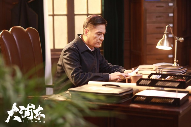 演员李强《大浦东》中的慈父明灯