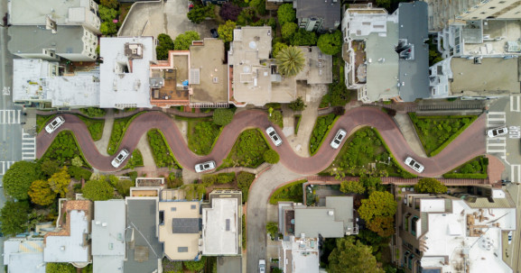 人事地震后的 Zoox，在加州拿了一张至关重要的牌照