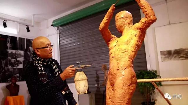 【匠心魅力】:捏土造人的雕塑家——郑有江