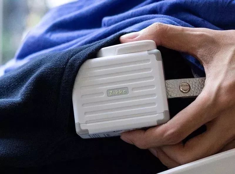 年龄焦虑如何对策？多出去走走有用吗？空姐有个小神器，带着他走遍全世界都不怕｜话题互动