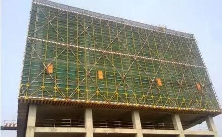 悬挑脚手架施工前应方案编制设计专项,必须有施工图和施工计算书,且地下室天井墙设计图图片