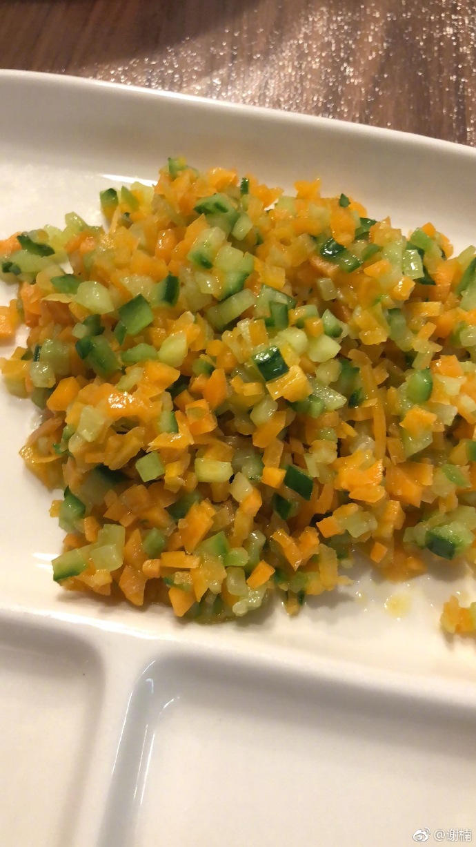 谢楠晒3岁大儿子独立做饭照片惊呆众人，网友：二胎的孩子早当家！