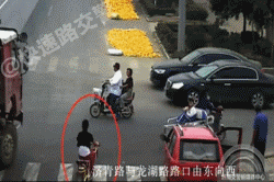 触目惊心的一组大货车车祸现场动图,提醒大家珍爱生命远离大货车