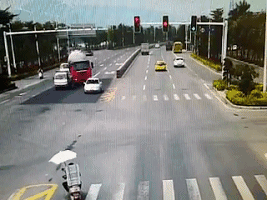 触目惊心的一组大货车车祸现场动图,提醒大家珍爱生命远离大货车