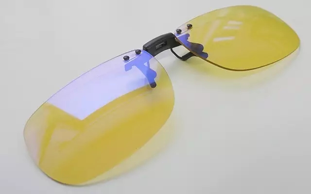 戴上它虐杀所有远光狗,晚上开车看得更清楚 | 最生活