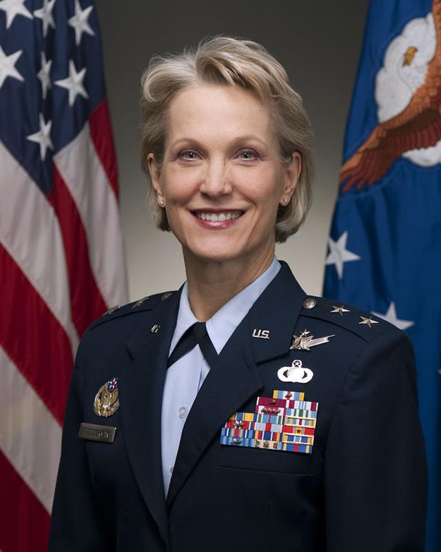 掌管8千亿美元的女少将，伊拉克参战，官至空军副参谋长