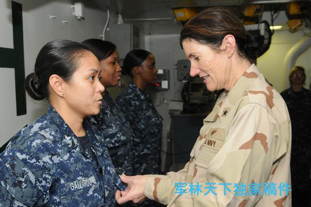 美海军唯一官兵不平等的技能章,舰长将军亲自颁发,自愿报名竞争