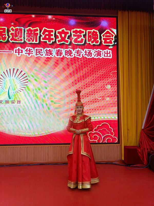 草原女儿都兰娜受邀参加第四届《中华民族春晚》