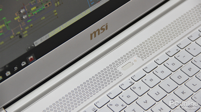 纯白色的设计笔记本 始于颜值的微星P65