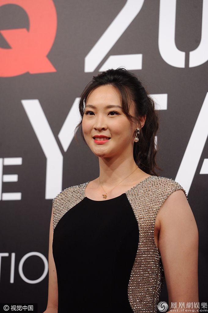 元气少女惠若琪高挑大气 对镜甜笑摆拍美出天际