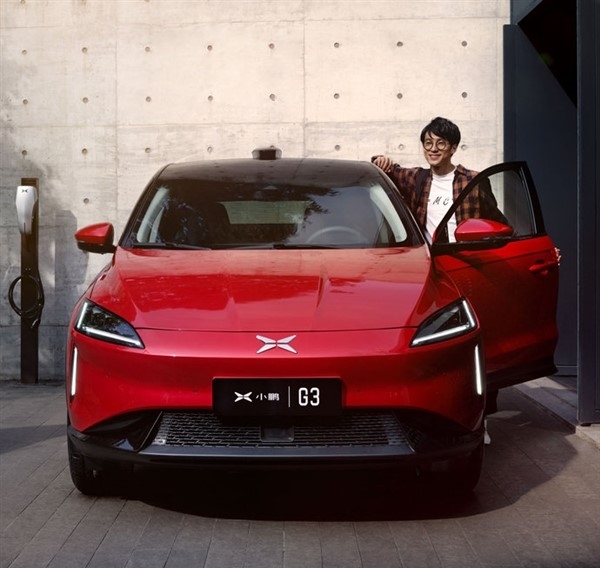 蔚来年交付破万何小鹏愿赌服输：ES8购车款很快到账