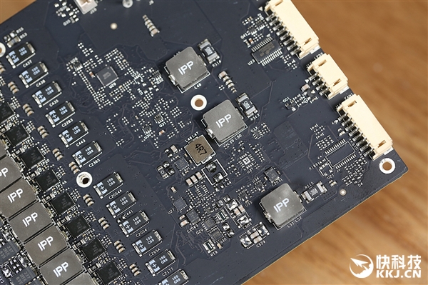 带一块屏幕 七彩虹iGame RTX 2060 Vulcan X OC拆解图赏