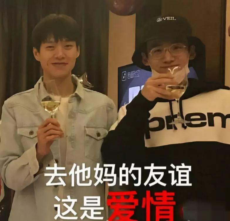 小号被扒光，根本不是单身？早就恋爱了，圈外女友还是个戏精