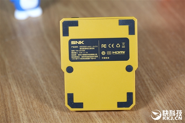 SNK NEOGEO mini游戏机开箱图赏:内置40款经典游戏