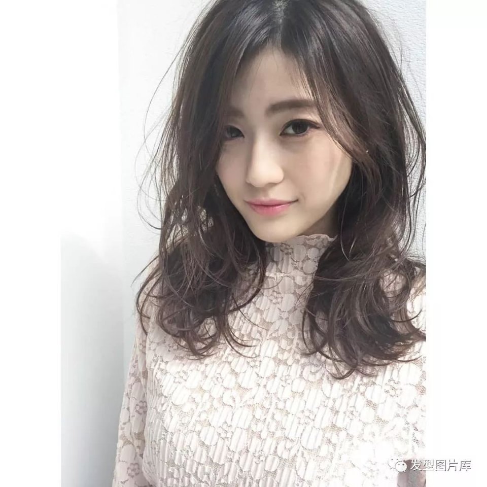 实拍:日本头型婴儿发的湿发发廊额头长卷尖造型窄发型图片
