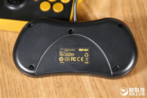 SNK NEOGEO mini游戏机开箱图赏:内置40款经典游戏