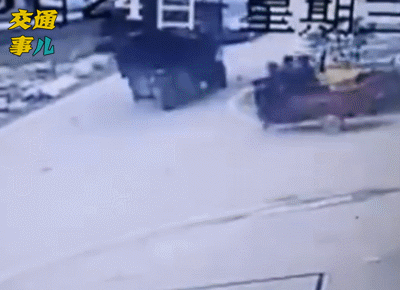 一组动图提醒你：羊肠小道危机四伏 进村小心三轮熊娃