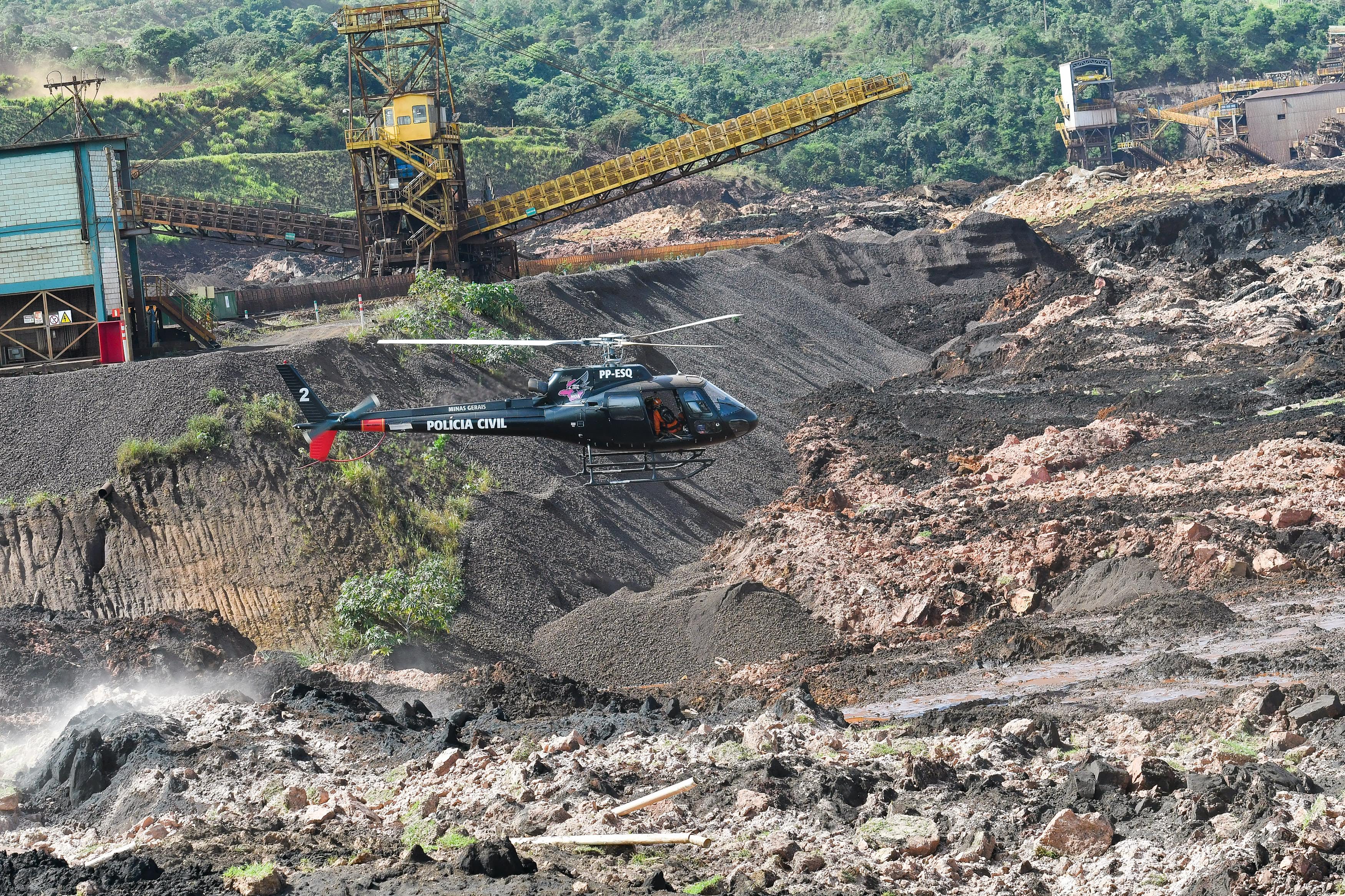 巴西米纳斯吉拉斯州铁矿废料矿坑堤坝发生决堤事故